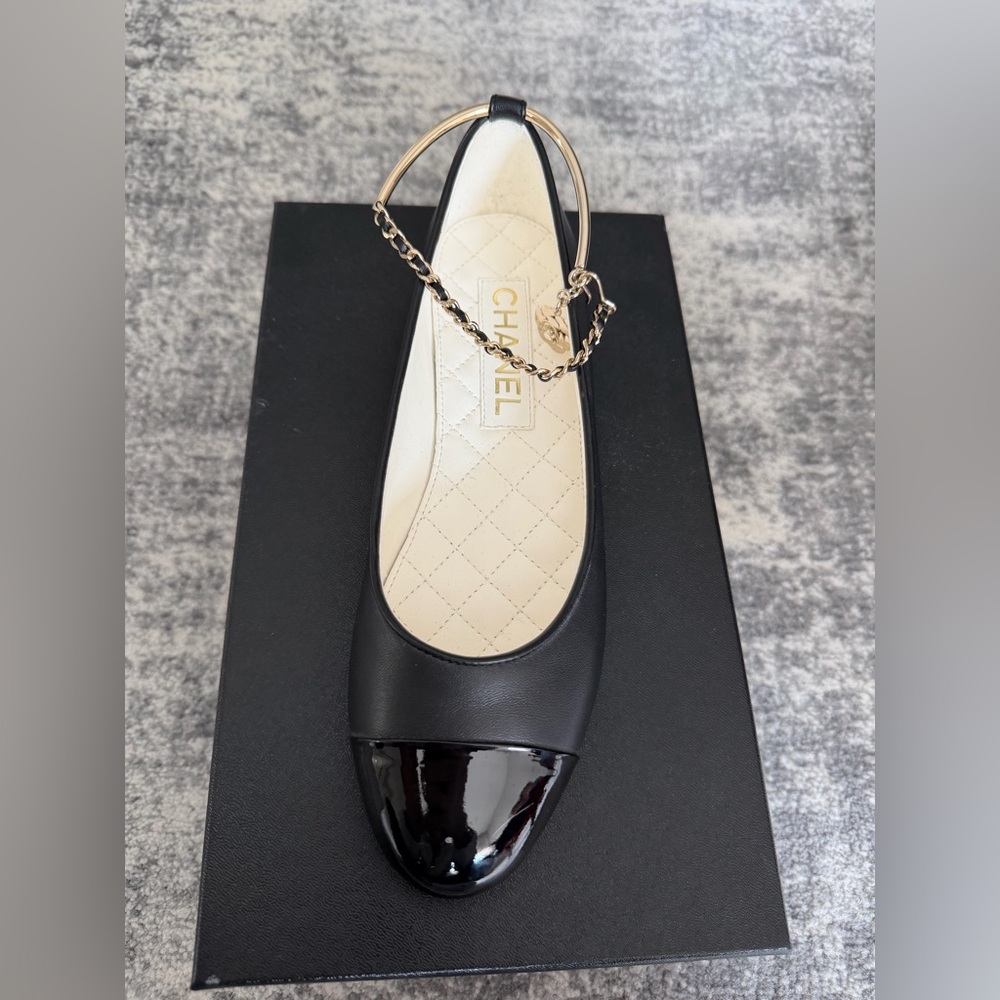 Chanel Ballet Flats Black Lambskin Patent Cap Toe Chain CC Charm Size 38 NWT - Picture 11 of 12